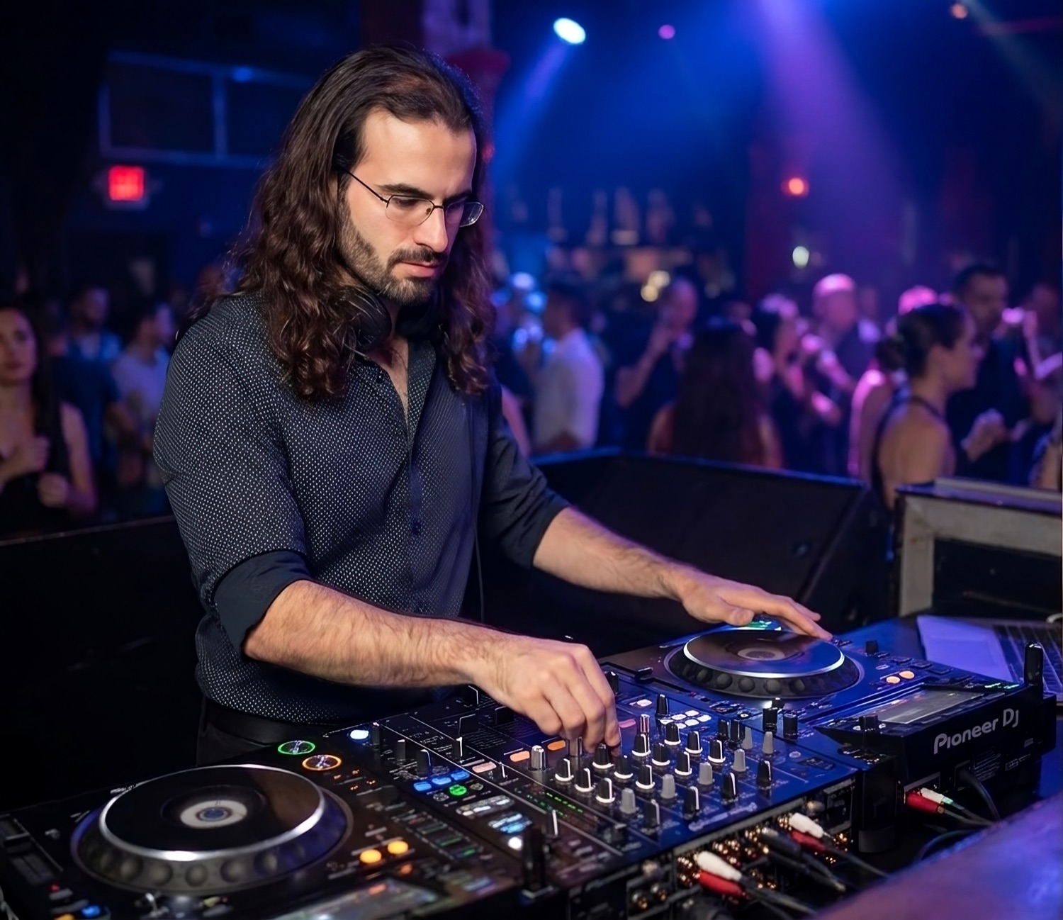 el-eje focused at the Pioneer decks under stage light