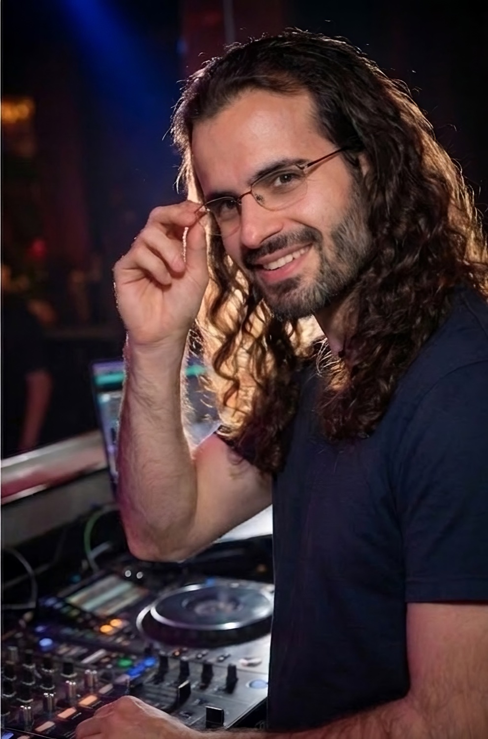 el-eje, tango DJ — portrait adjusting glasses